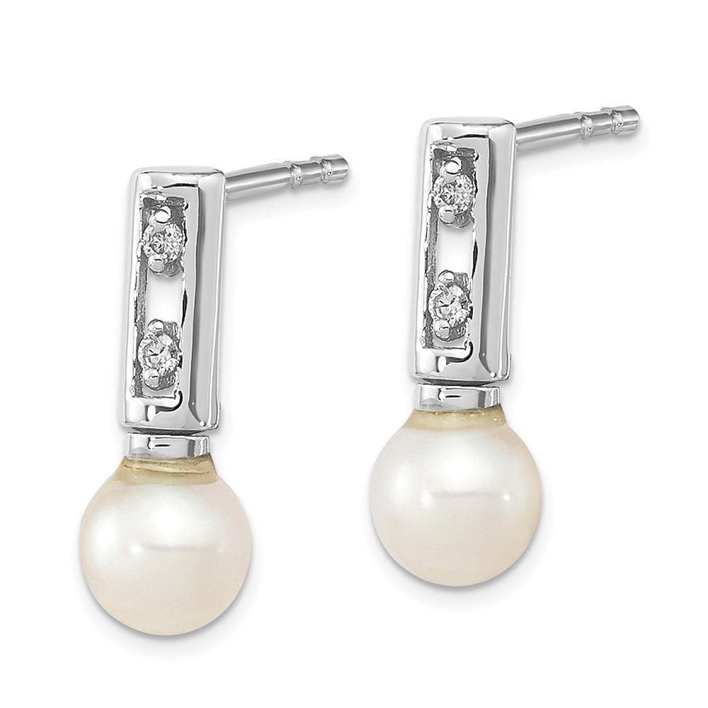 14K Weißgold Ohrstecker mit weißen runden 3-4 mm Süßwasser-Zuchtperlen und 0,02 ct. Diamanten