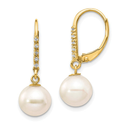 14K Gelbgold Ohrringe mit 8-9 mm weißen runden FWC-Perlen und 0,05 ct. Diamant