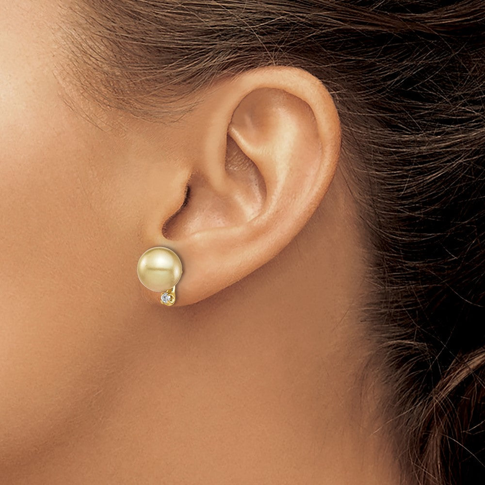 14K 9-10 mm Goldene Südsee-Zuchtperlen-Ohrringe mit 0,10 ct. Diamanten