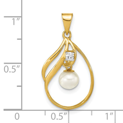 14K Gelbgold 14K 5-6mm Weiß Rund Süßwasser Zuchtperle Und.05 Karat Diamant Anhänger