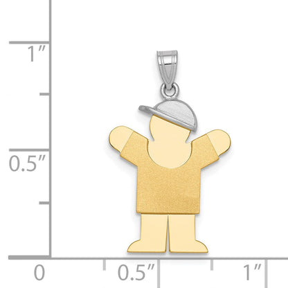 14K Bicolor Gold Gravierbarer Charm Kleiner Junge mit Hut auf der rechten Seite