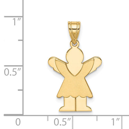 14K Gelbgold Charm mit satiniertem, gravierbarem Mädchen mit Rüschenrock