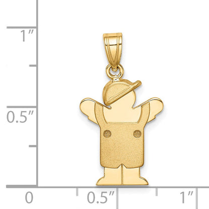 14K Gelbgold massiver gravierbarer Junge in Latzhose mit Hut auf der linken Seite Charm