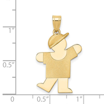 14K Gelbgold massiver gravierbarer Junge-mit-Hut-Charm (links)