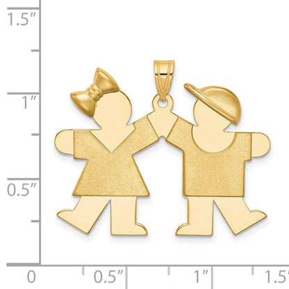 14K Gelbgold Massiver Gravierbarer Charm mit Mädchen links und Junge rechts