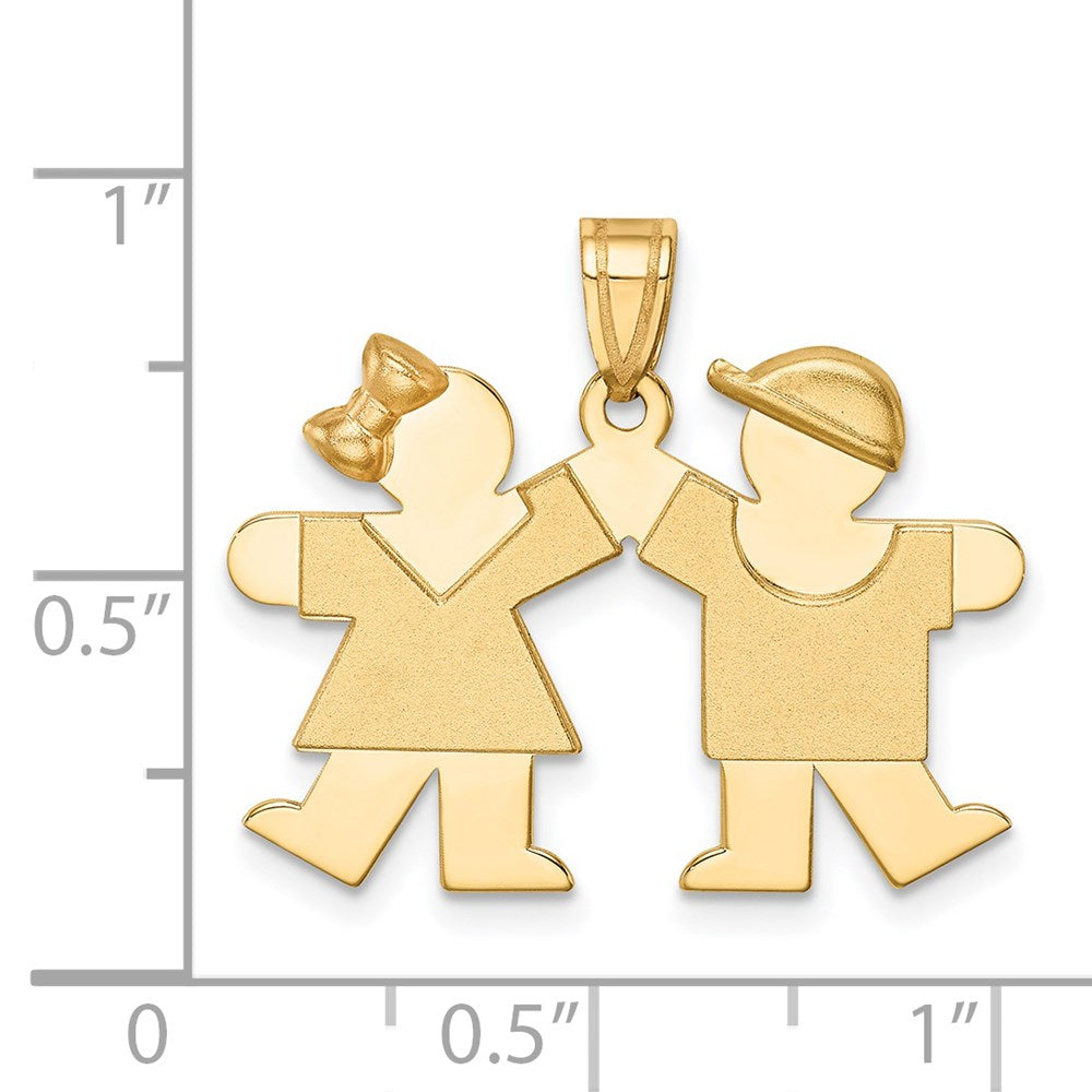 14 Karat Gelbgold Massiver Gravierbarer Kleiner Charm mit Mädchen links und Junge rechts