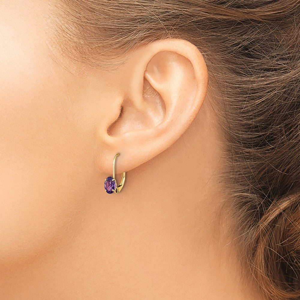 14K Gelbgold Ohrringe mit ovalem synthetischem Rubin, 6 x 4 mm, mit Leverback-Verschluss