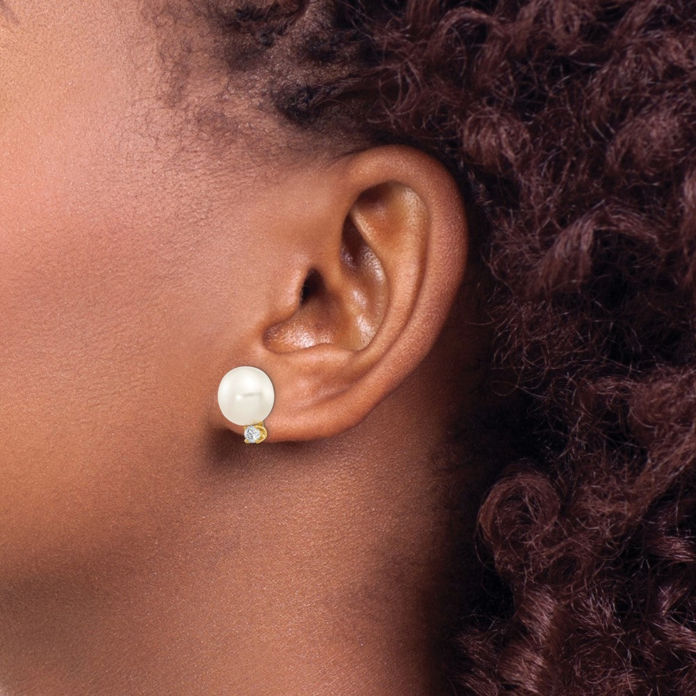 14K Gelbgold Ohrstecker mit weißen 10-11mm Button-Süßwasser-Zuchtperlen und 0,2 ct. echten Diamanten