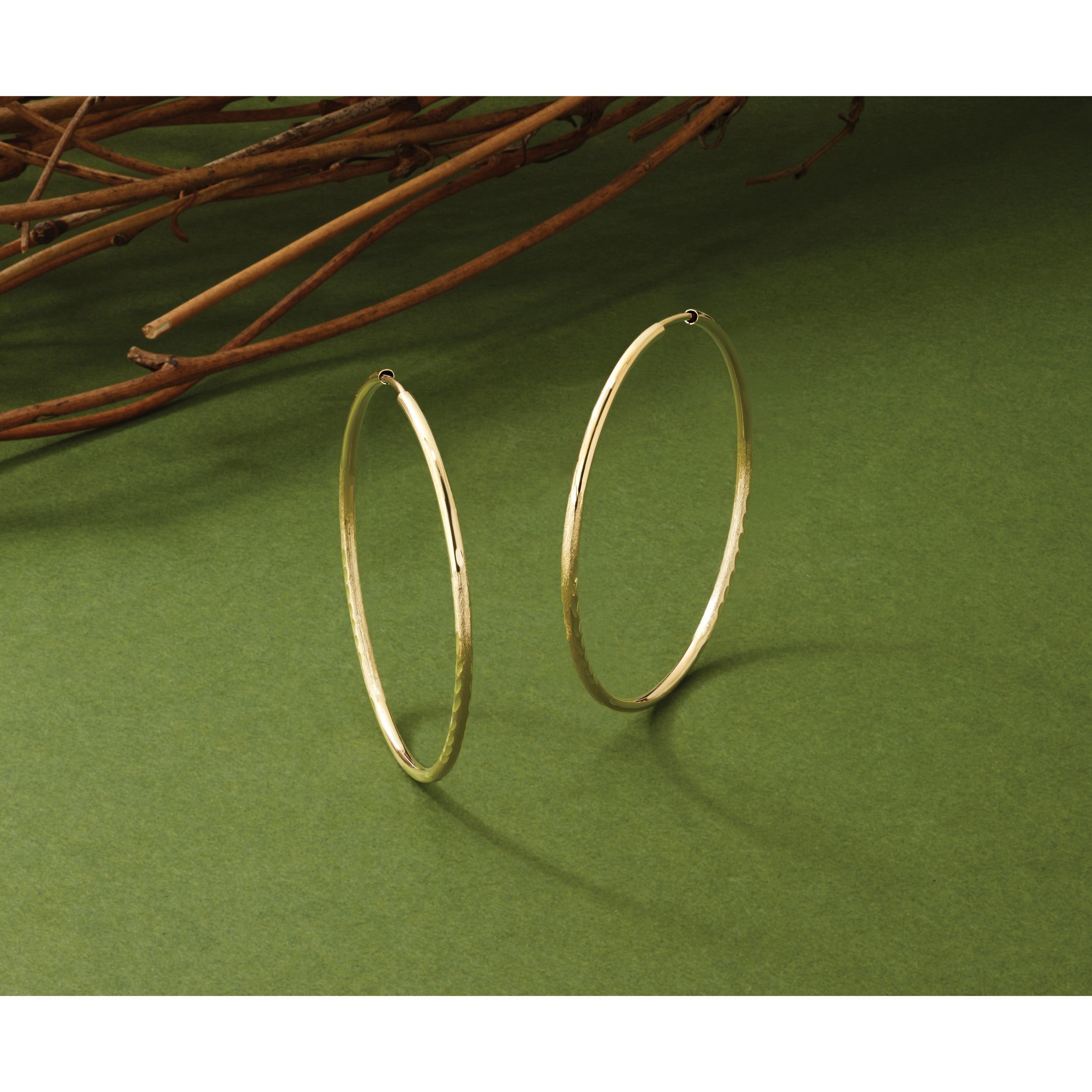 14K Gelbgold 1.5mm Satiniert Diamantiert Endlos Creolen