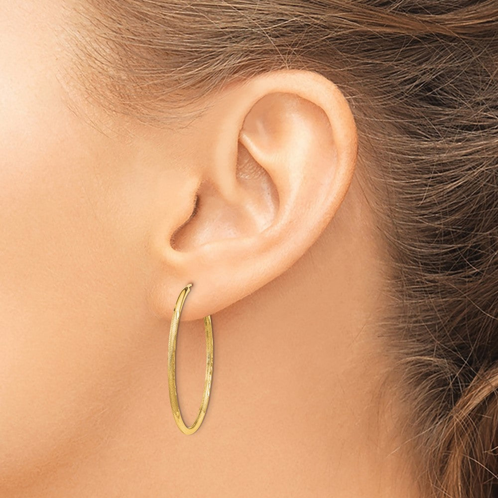 14K Gelbgold 1.5mm Satiniert Diamantiert Endlos Creolen