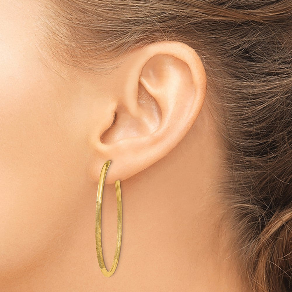 14K Gelbgold 2mm Satiniert Diamantiert Endlos Creolen