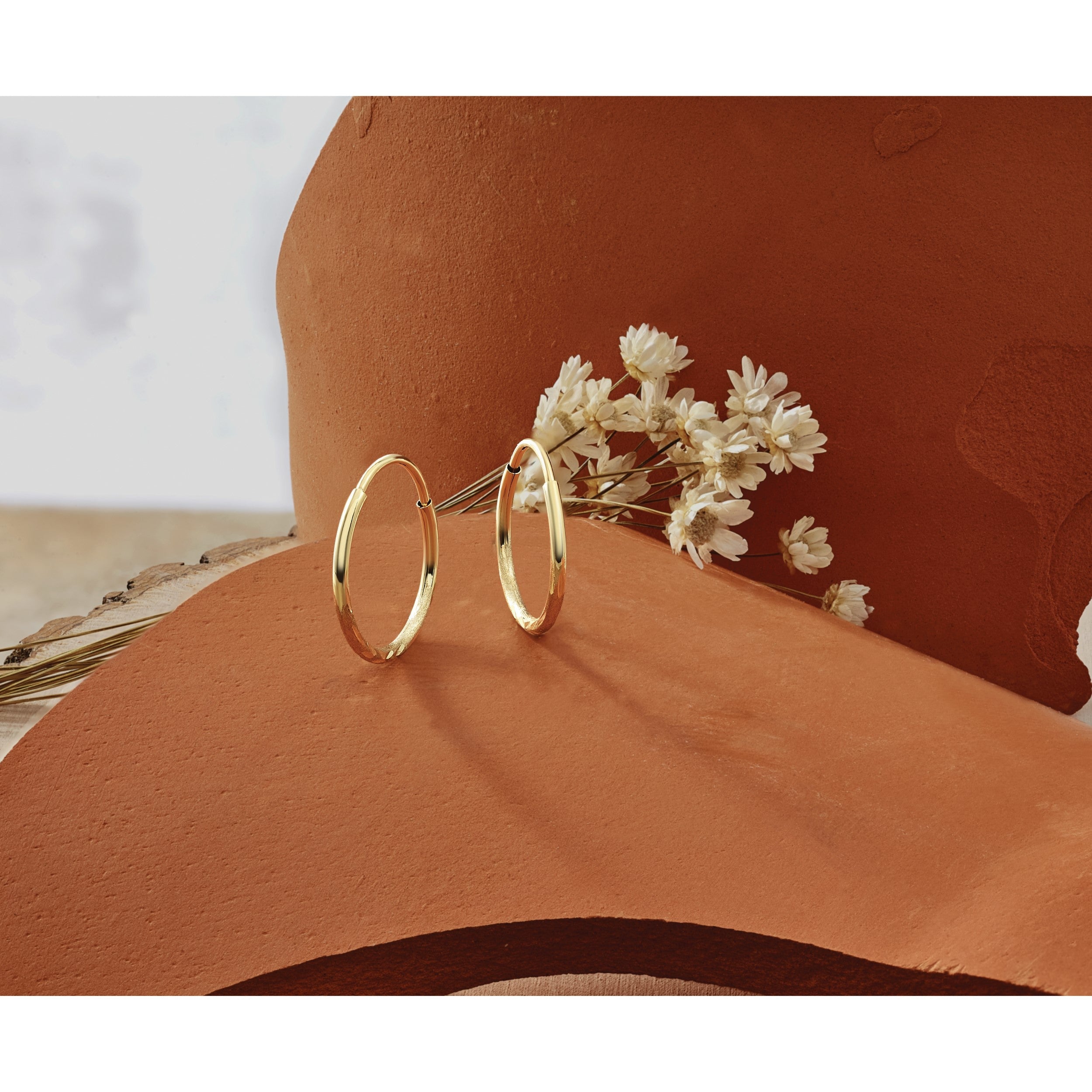 14K Gelbgold 1.25mm Diamantiert Endlos Creole Ohrring