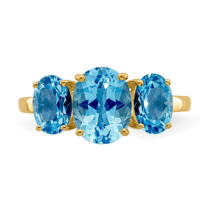 Ring aus 14K Gelbgold mit ovalem Blautopas