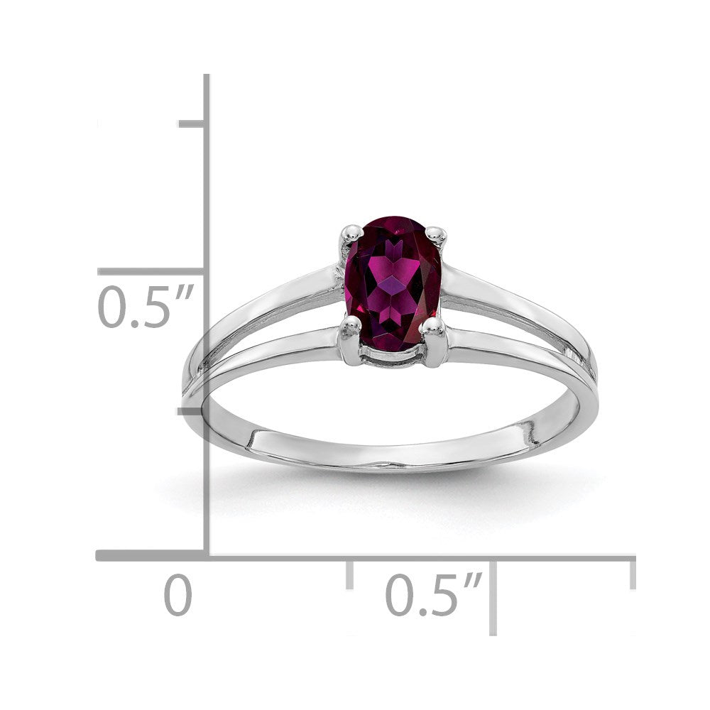 Massivring aus 14K Weißgold mit ovalem simuliertem Rhodolith-Granat, 6x4mm