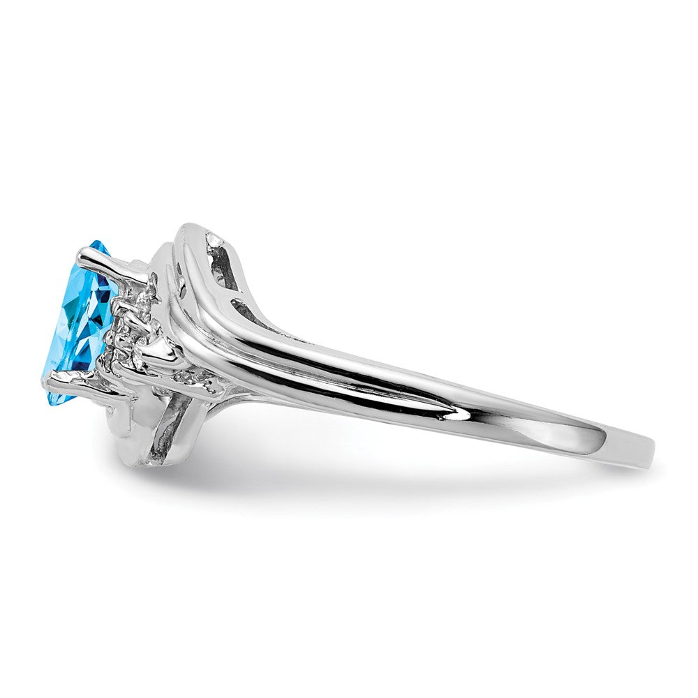 14 Karat Weißgold Ring mit 7x5 mm ovalem Blautopas im Schachbrettschliff AA und echten Diamanten
