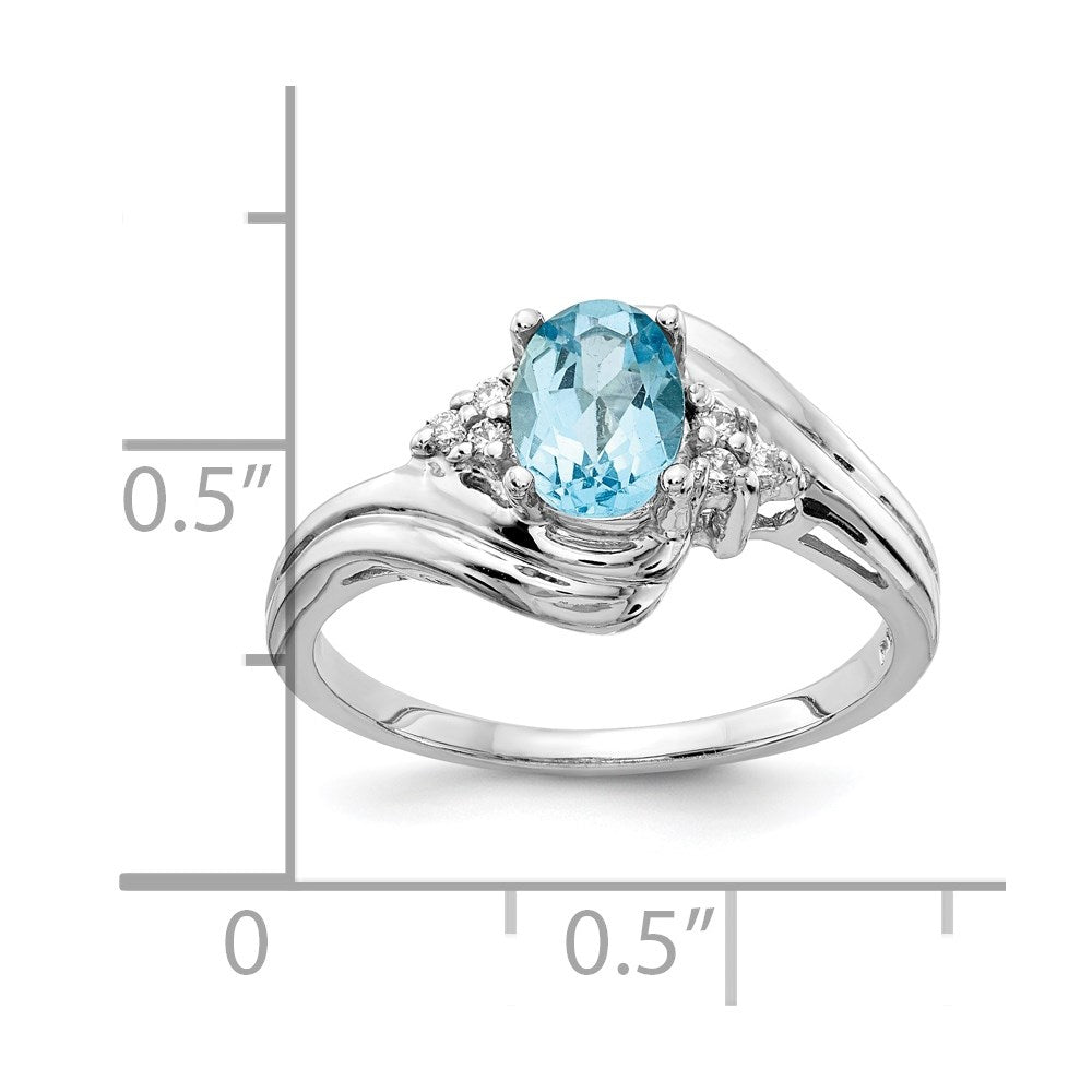 14 Karat Weißgold Ring mit 7x5 mm ovalem Blautopas im Schachbrettschliff AA und echten Diamanten