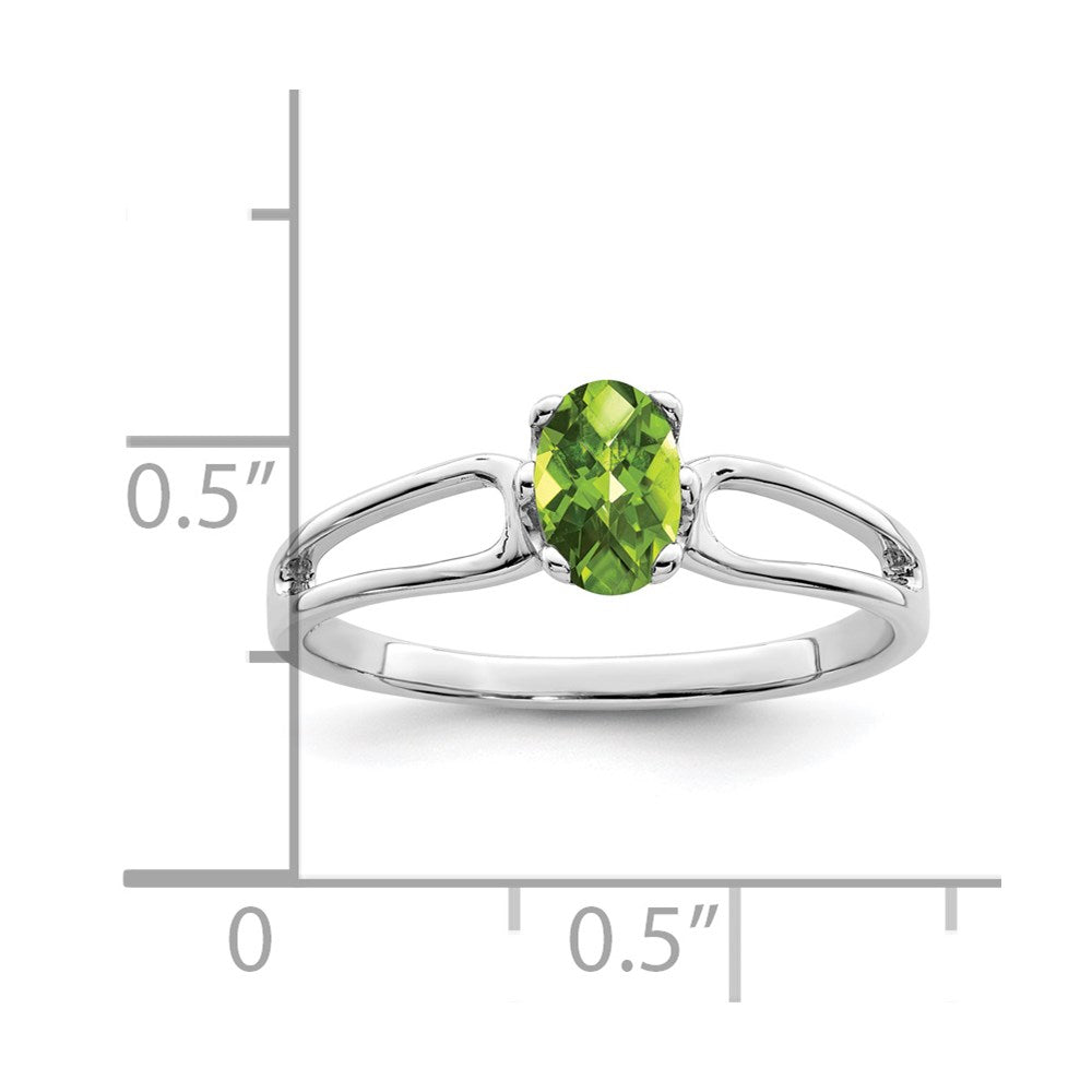 14K Weißgold Ring mit 6x4mm ovalem Peridot im Karo-Schliff