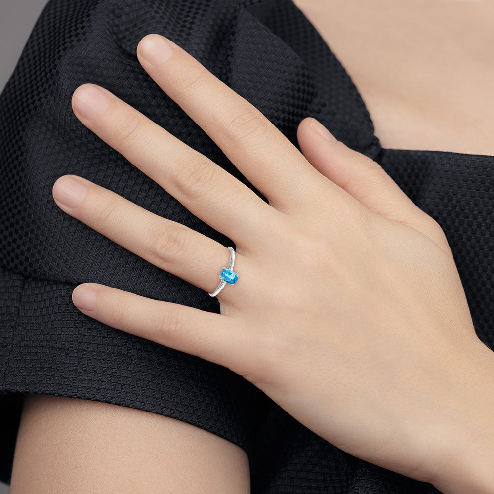 14K Weißgold Ring mit ovalem Blautopas im Schachbrettschliff, 6x4 mm