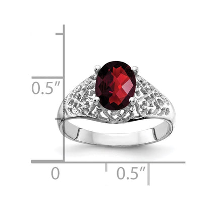 14K Weißgold Ring mit ovalem Granat im Karo-/Schachbrettschliff, 8x6 mm
