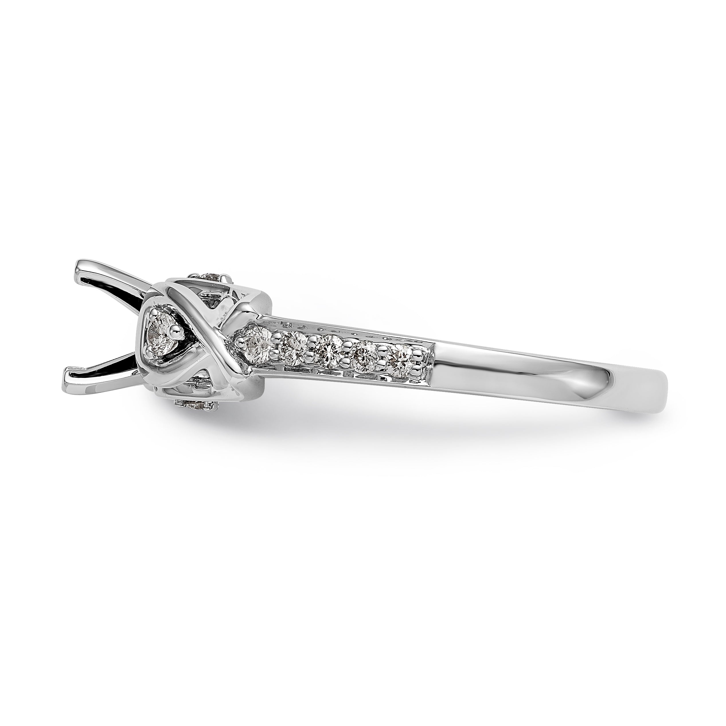 Ring aus 14K Weißgold mit gekreuztem Design und simulierten Diamanten in Peg-Fassung