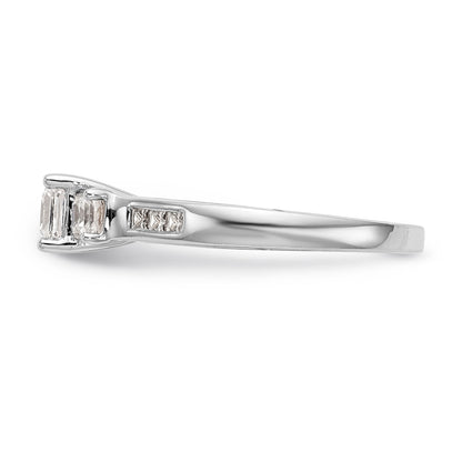 14K Weißgold Verlobungsring mit 3 simulierten Diamanten