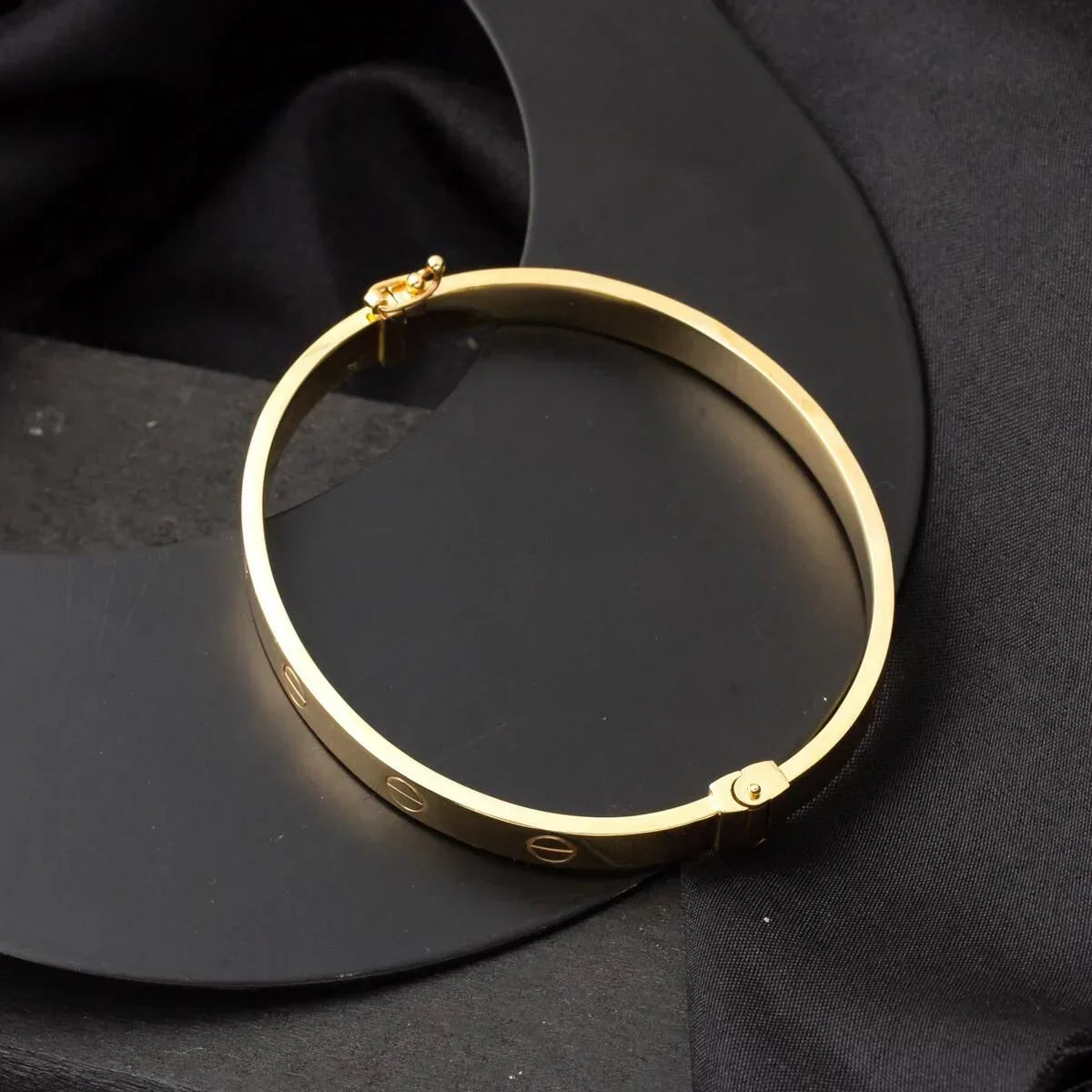 6mm Designer Inspired Hohl Liebe Armreif Armband Classic Model in Massiv 14K Gelbgold